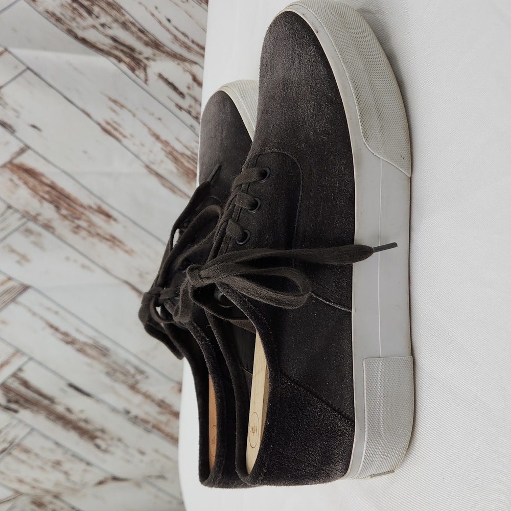 Vince‎ Suede Sneakers in Dark Gray
